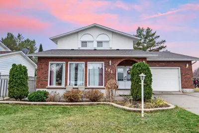 Detached in Thunder Bay