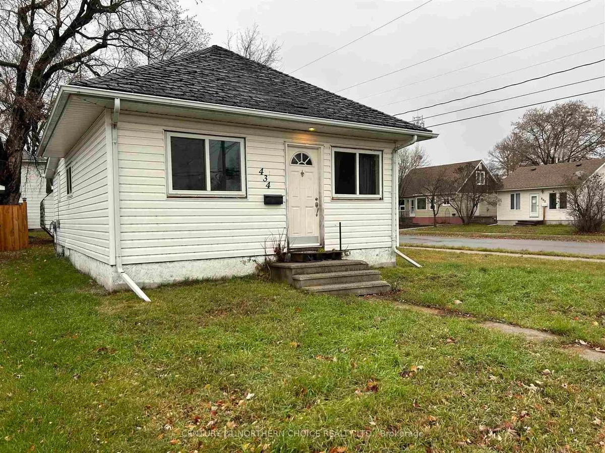 Detached in Fort Frances