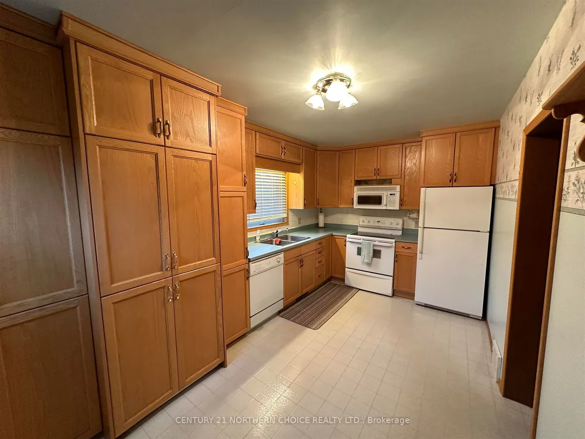 Detached in Kenora