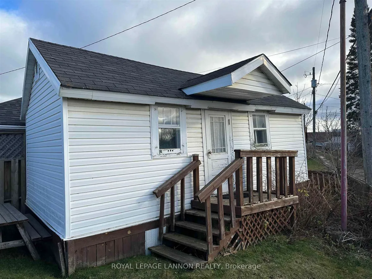 Detached in Thunder Bay