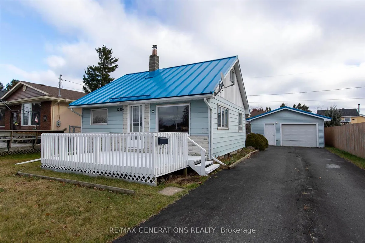 Detached in Thunder Bay