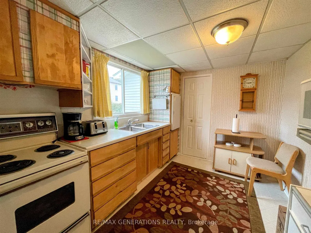 Detached in Marathon