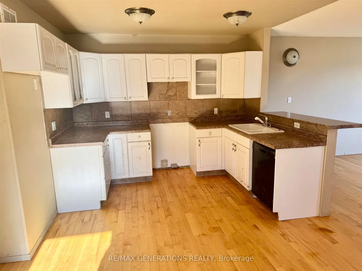Detached in Thunder Bay