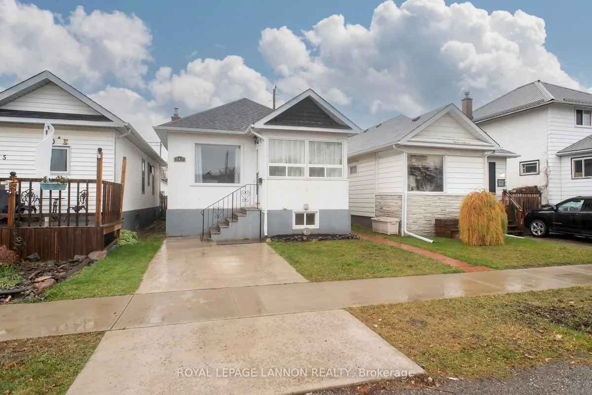 Detached in Thunder Bay