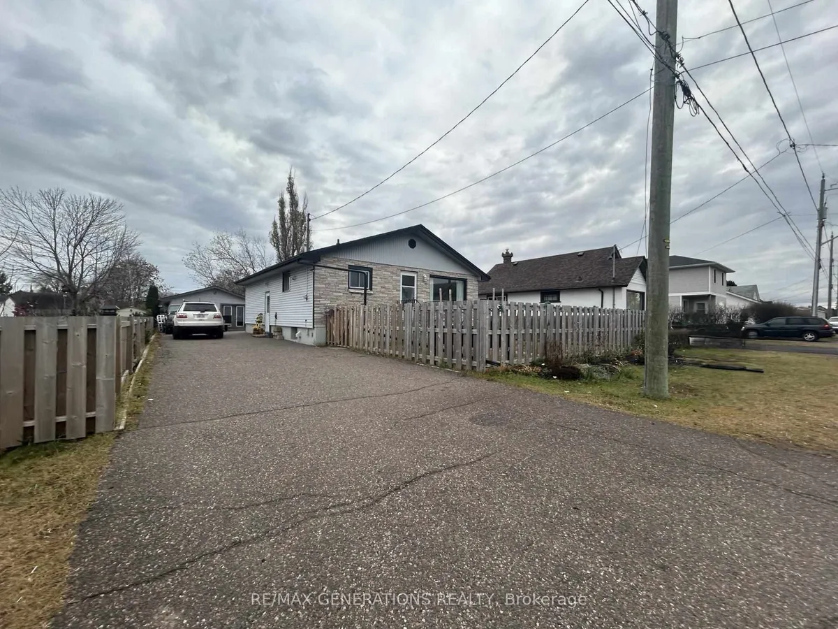 Detached in Thunder Bay
