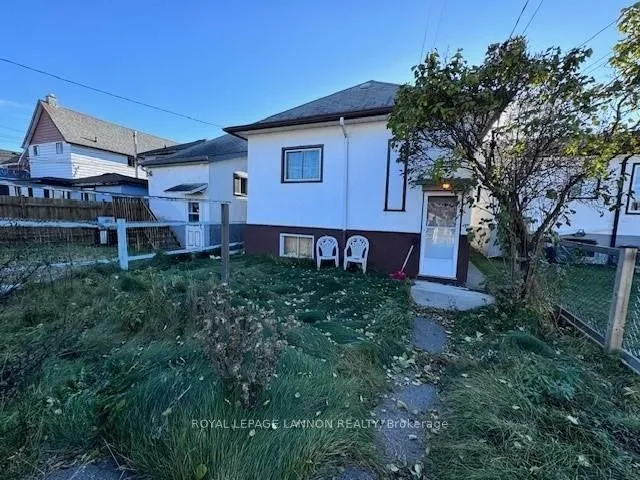 Detached in Thunder Bay