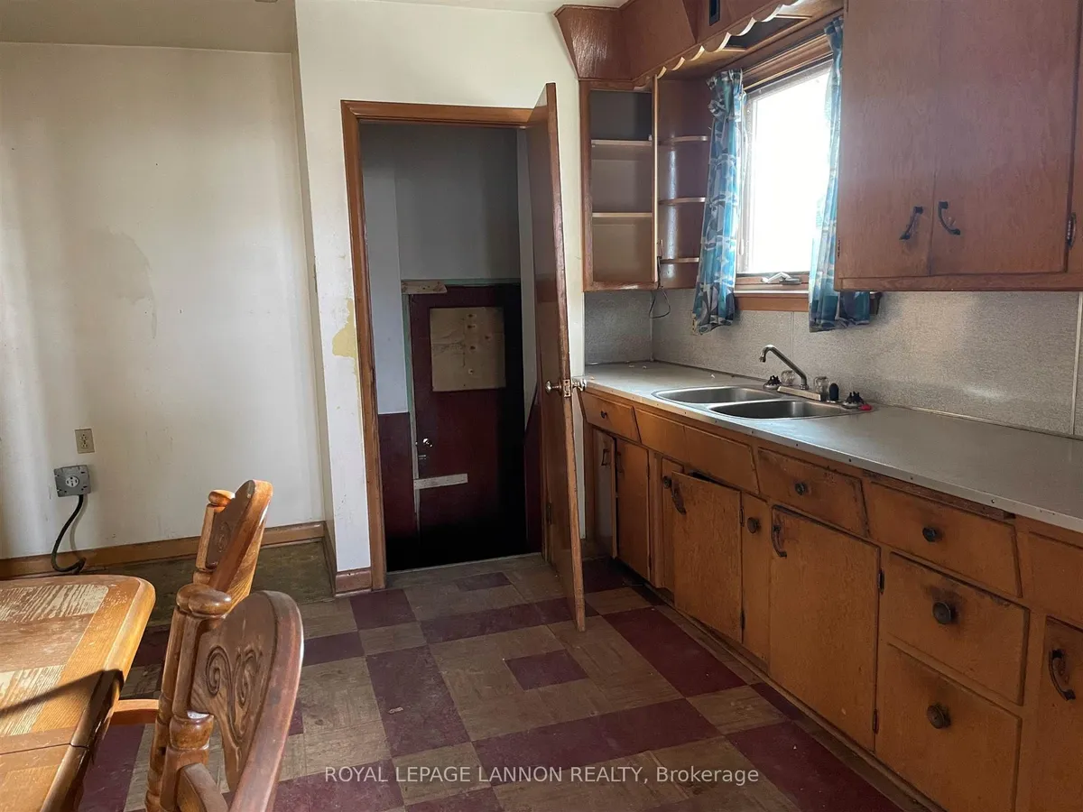 Detached in Thunder Bay
