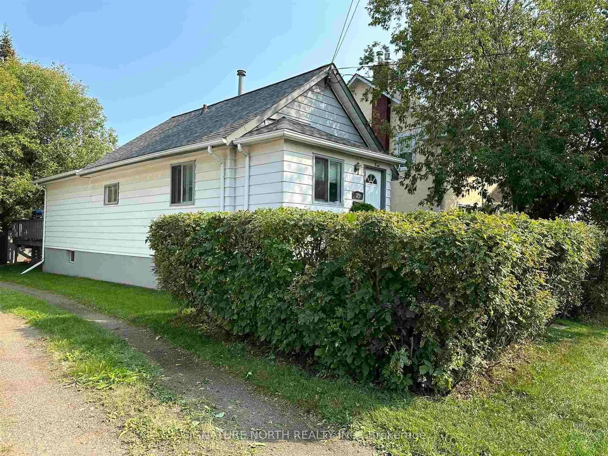 Detached in Thunder Bay