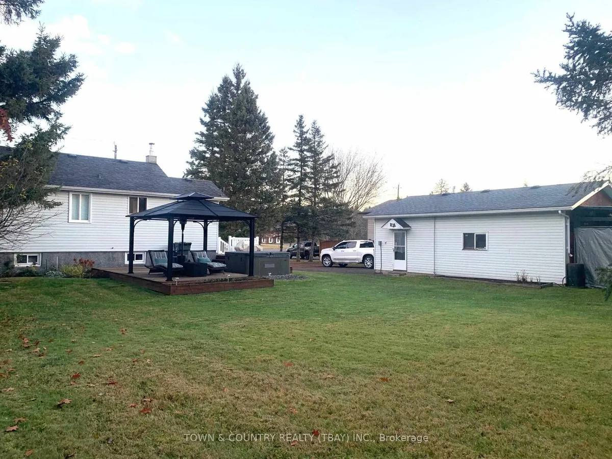 Detached in Thunder Bay