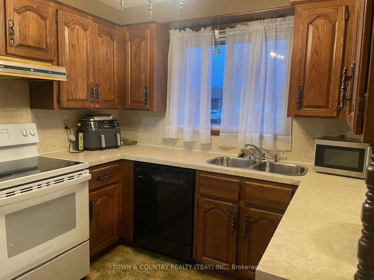 Detached in Thunder Bay