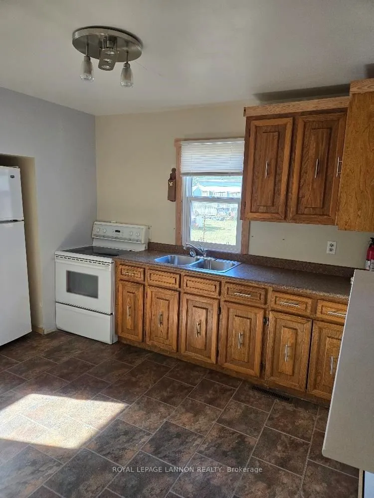 Detached in Thunder Bay