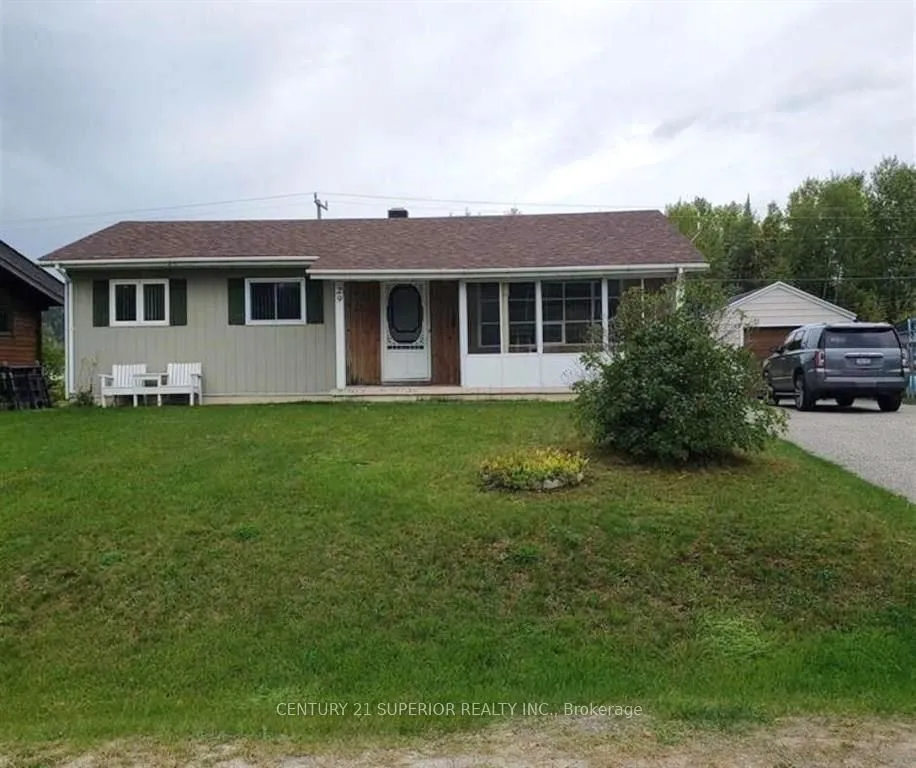 Detached in Manitouwadge