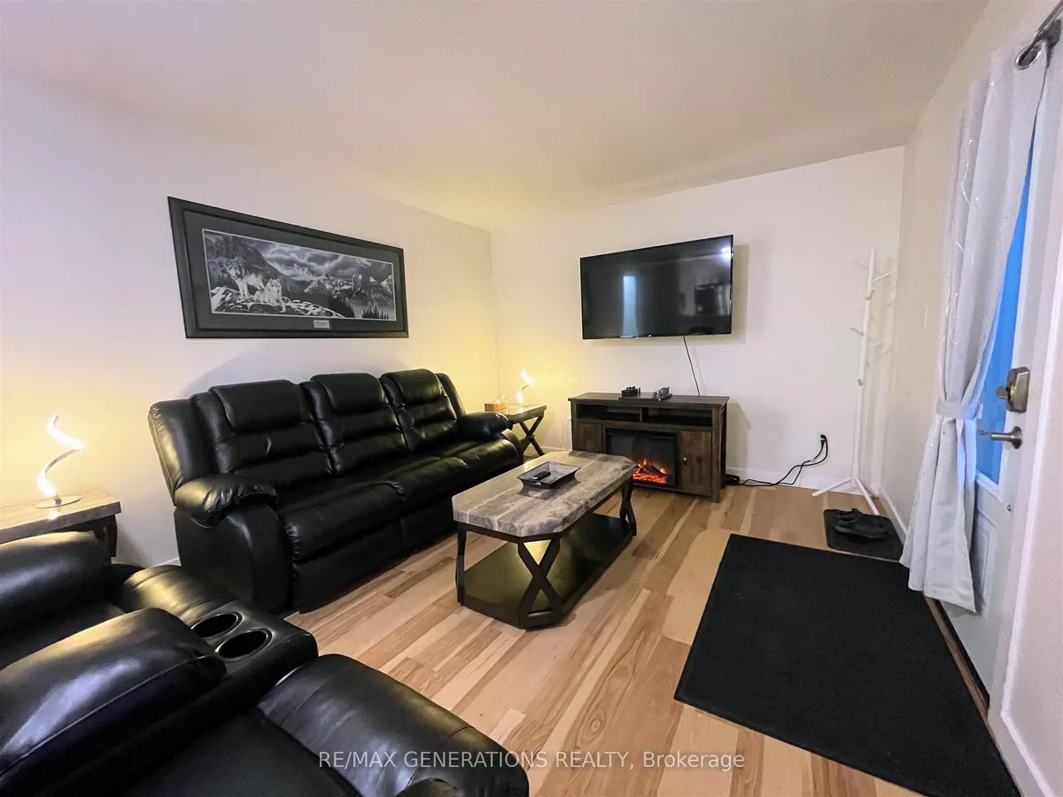 Detached in Manitouwadge