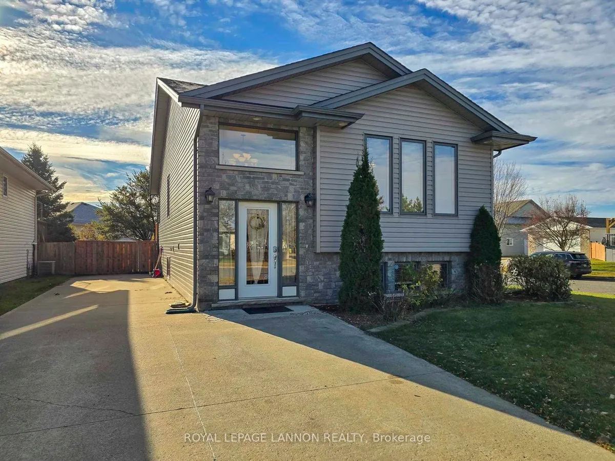 Detached in Thunder Bay