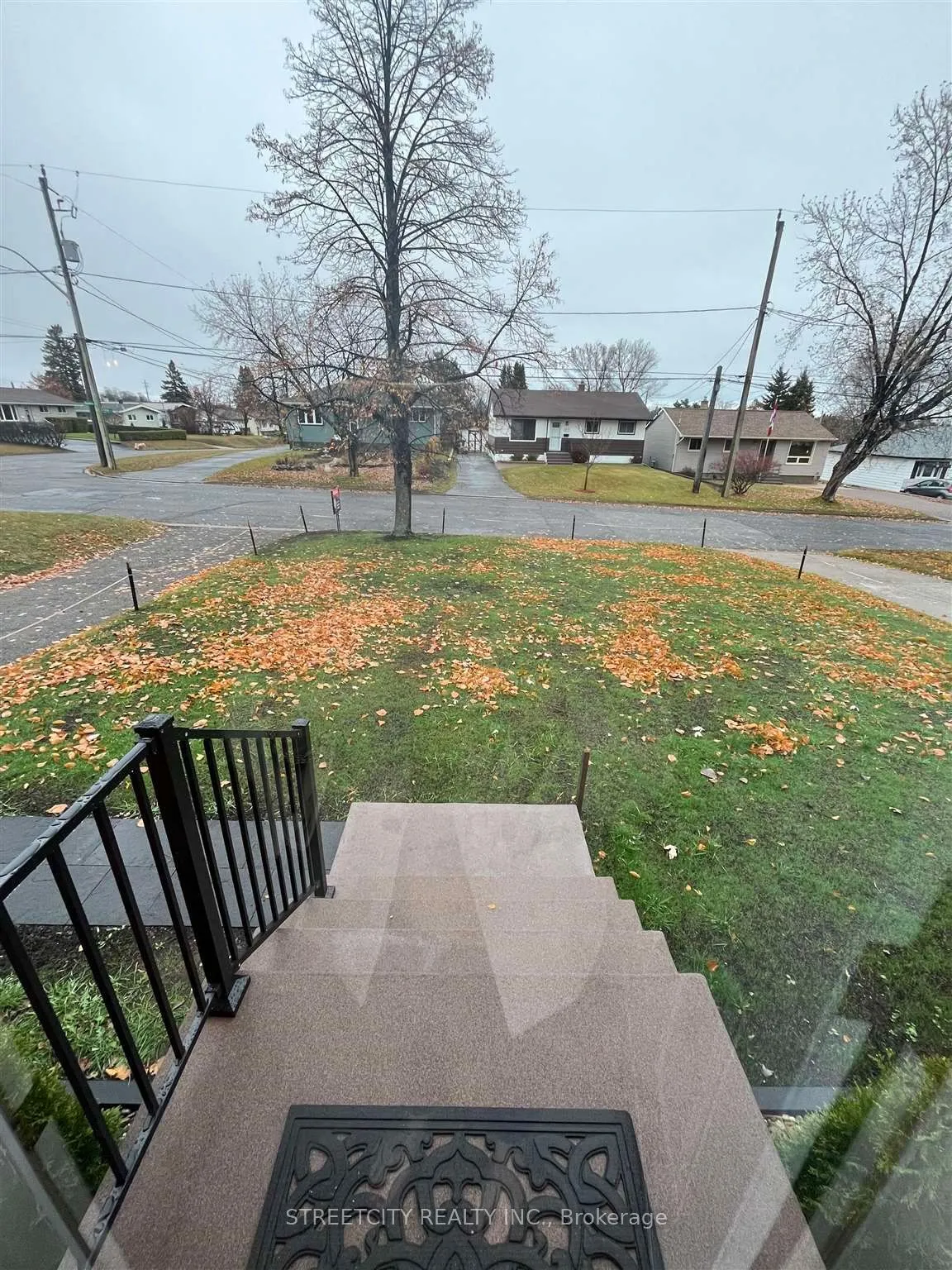 Detached in Thunder Bay