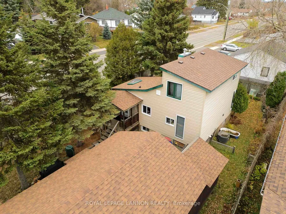 Detached in Thunder Bay
