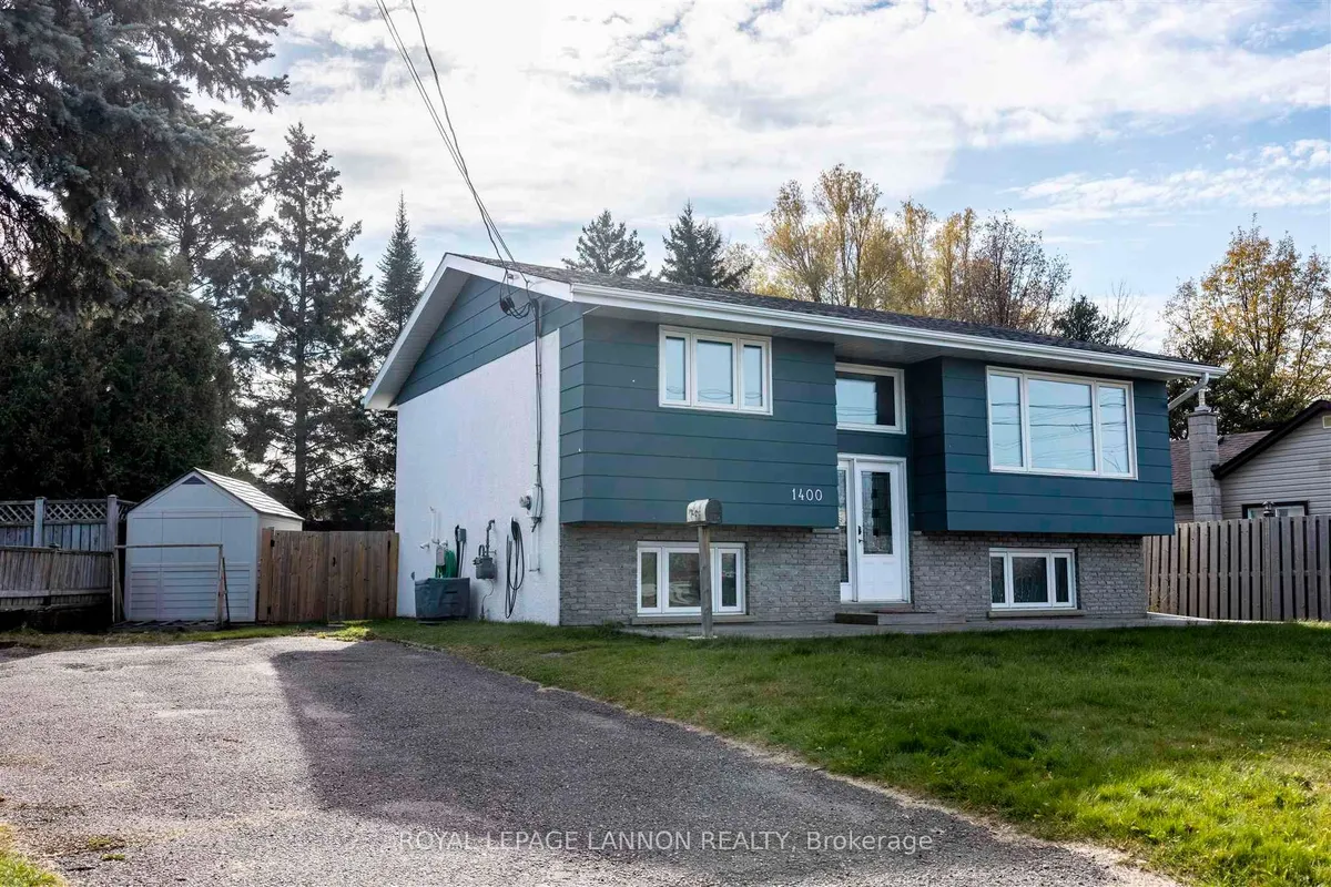 Detached in Thunder Bay