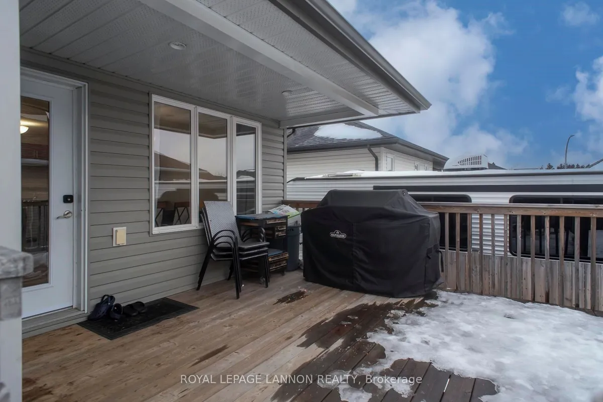 Detached in Thunder Bay