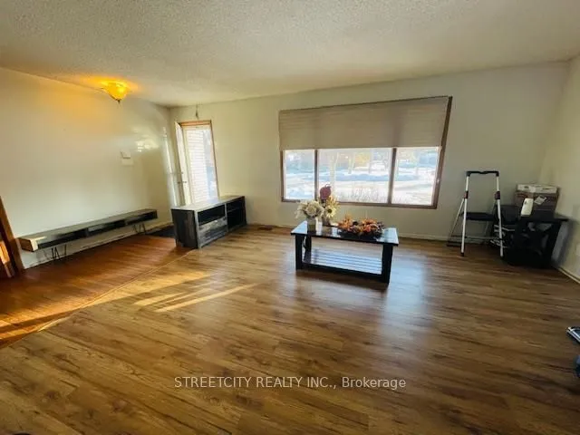 Detached in Thunder Bay