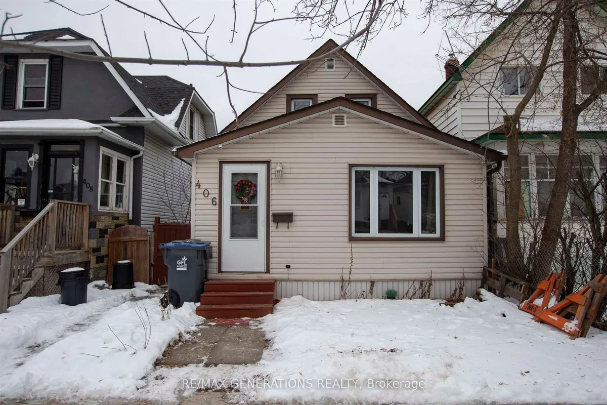 Detached in Thunder Bay