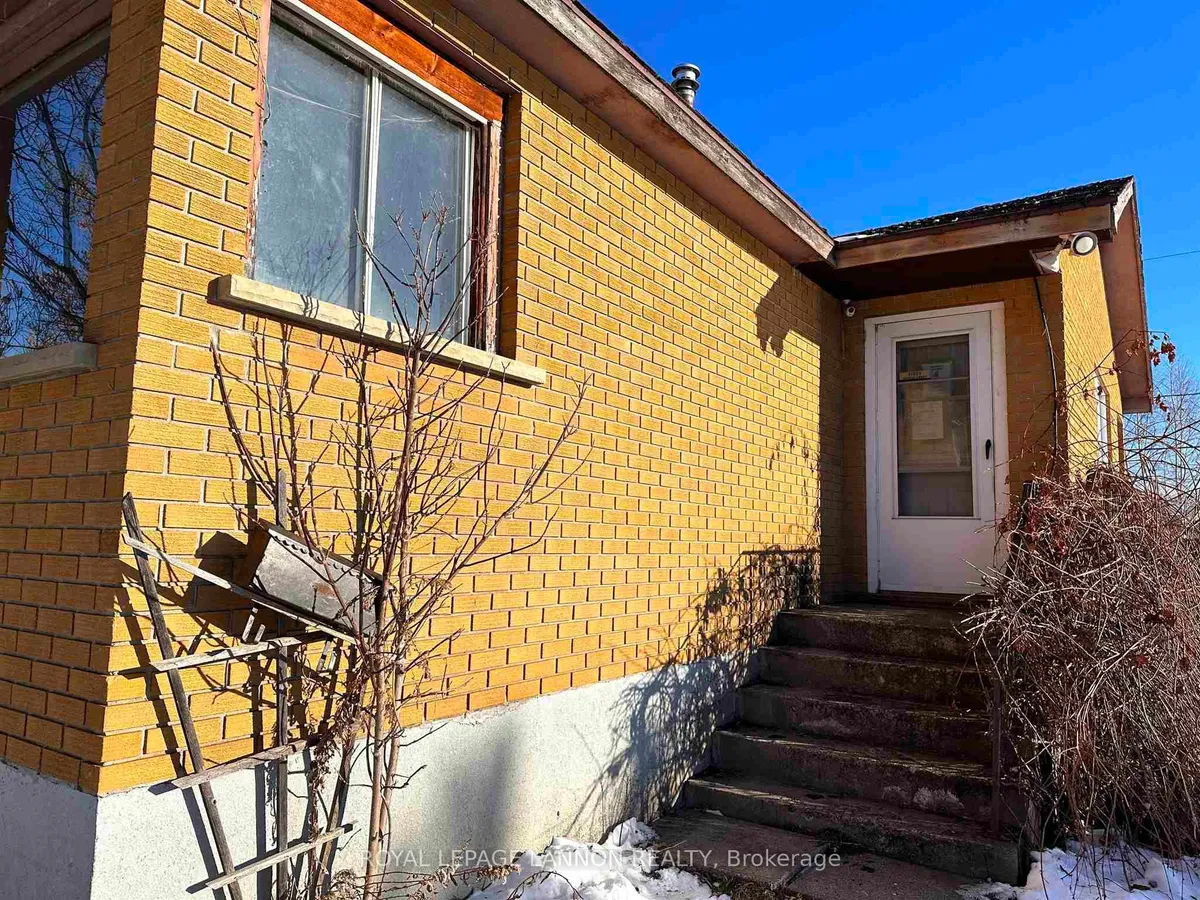 Detached in Thunder Bay