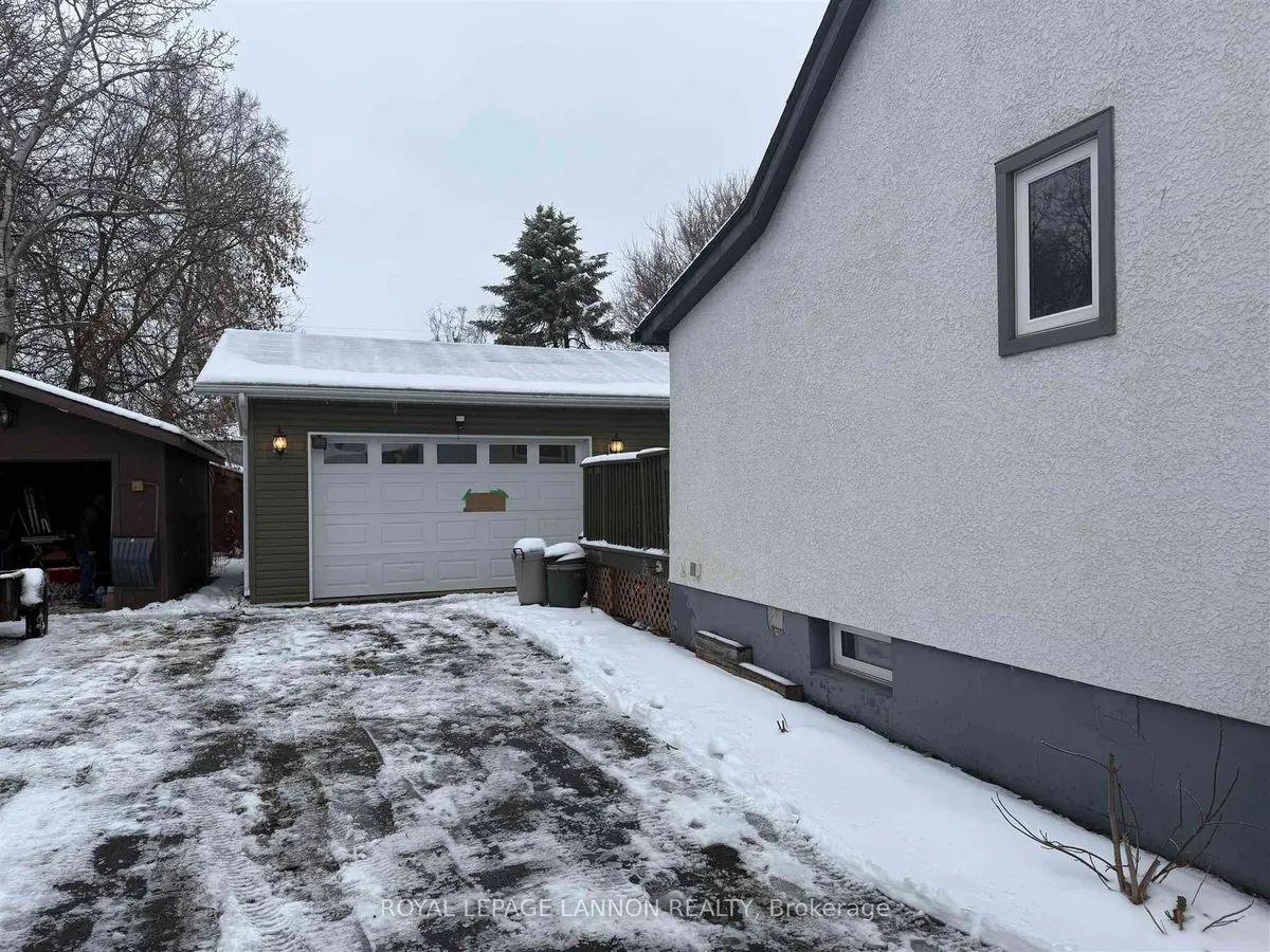 Detached in Thunder Bay