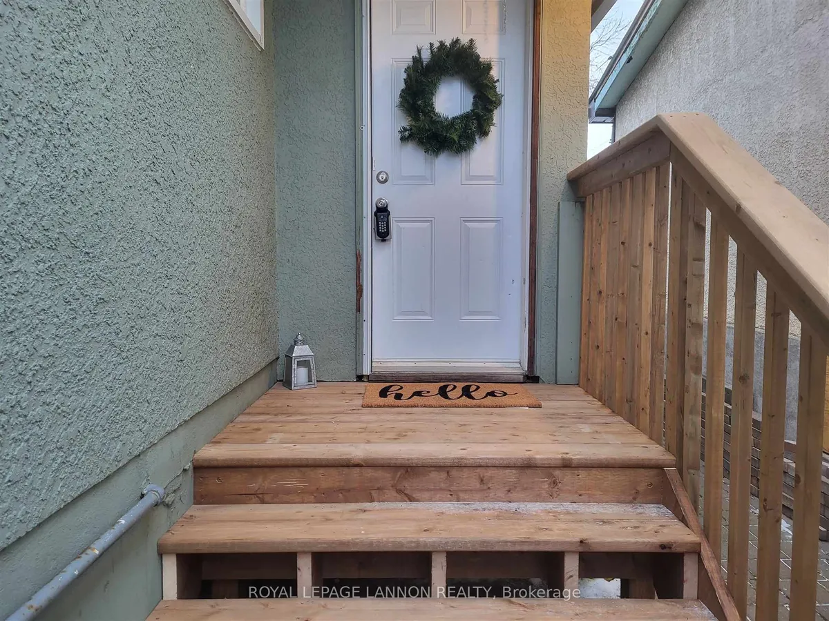 Detached in Thunder Bay