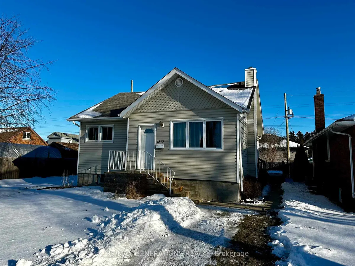 Detached in Thunder Bay