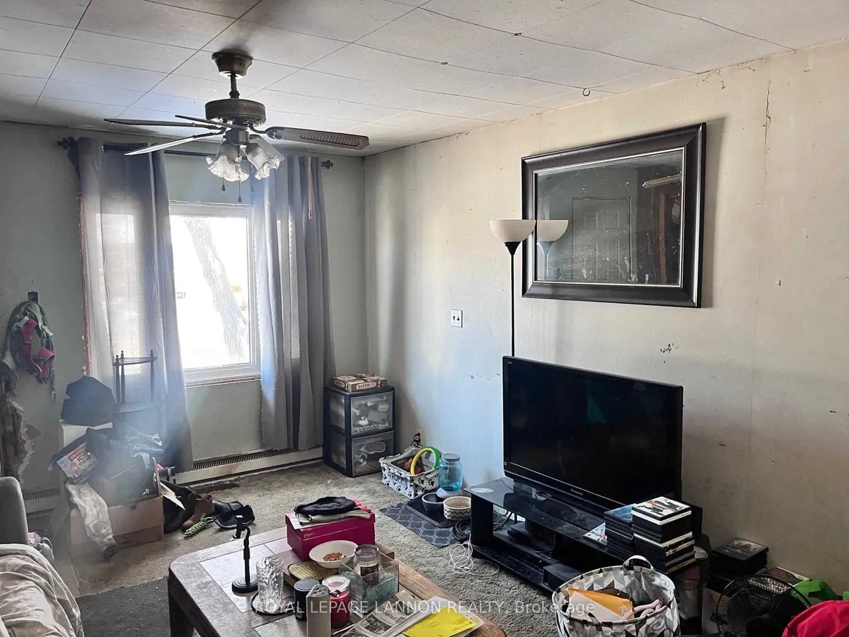 Detached in Thunder Bay