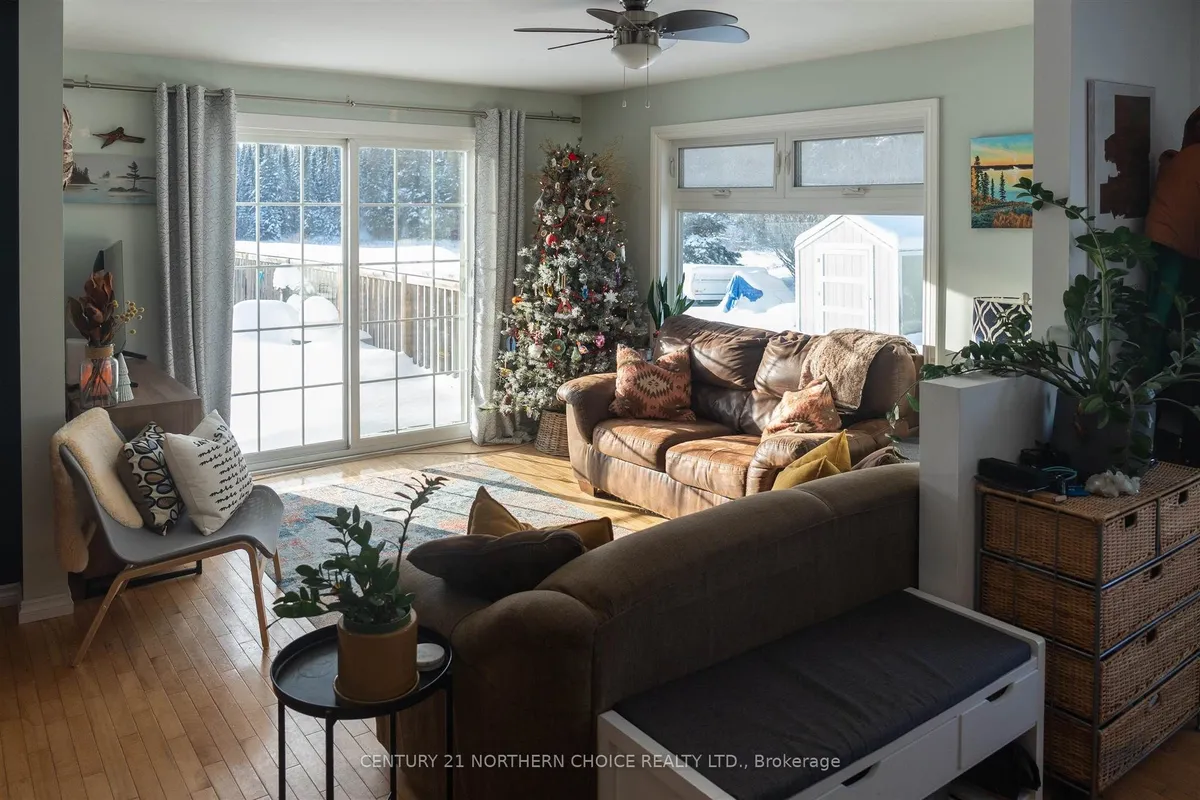 Detached in Kenora