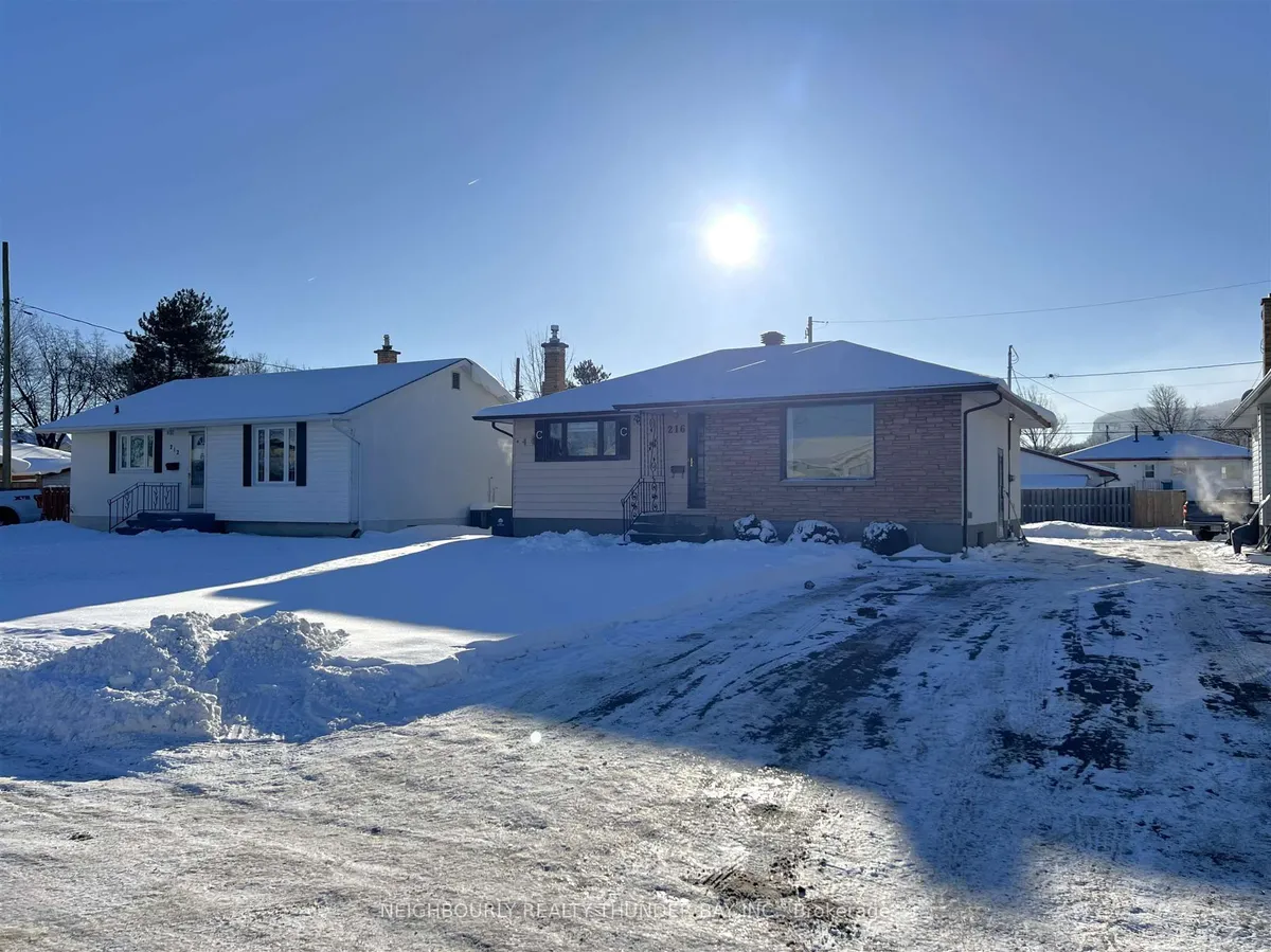 Detached in Thunder Bay