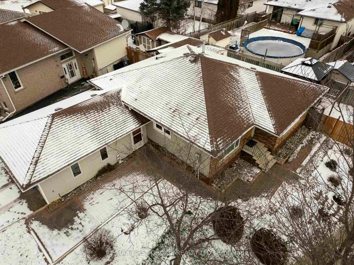 Detached in Thunder Bay