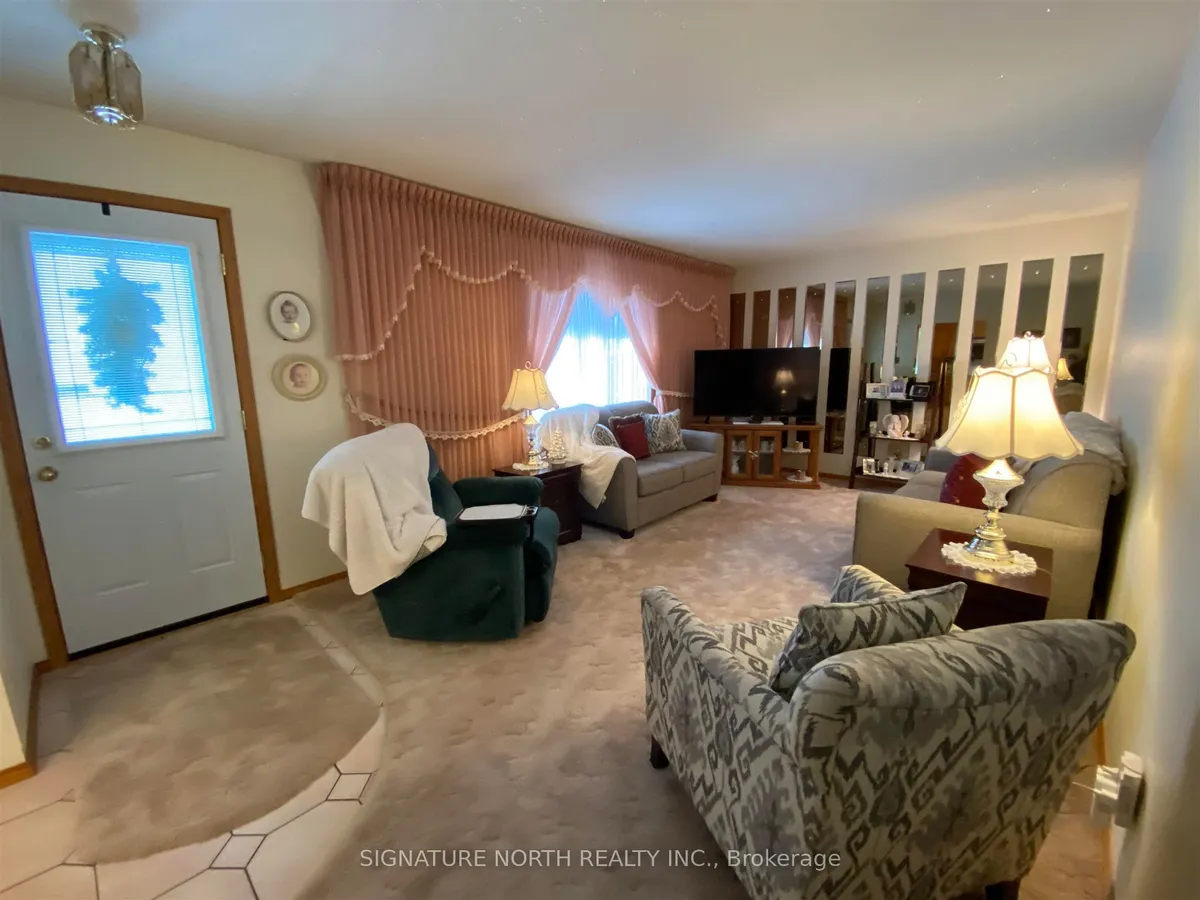 Detached in Thunder Bay