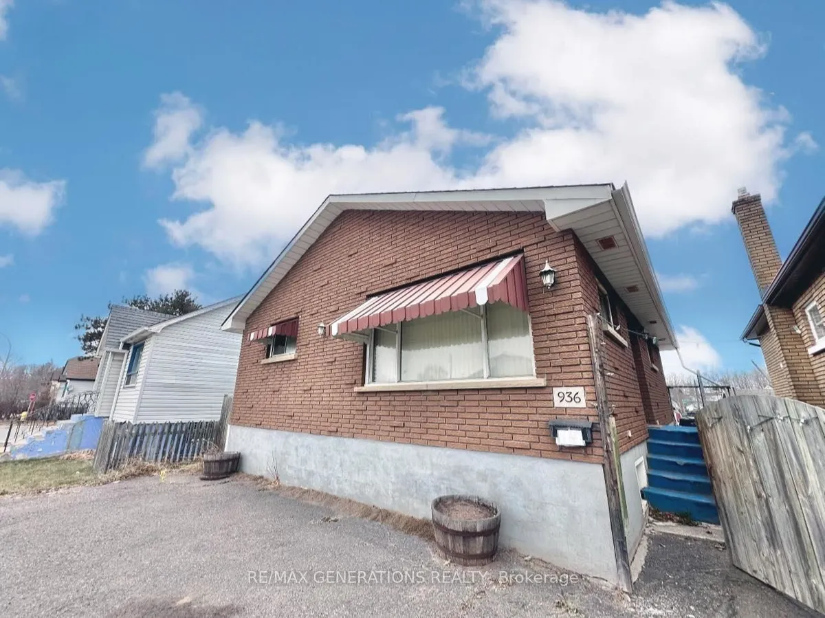 Detached in Thunder Bay