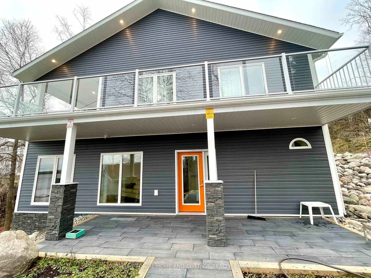 Detached in Kenora