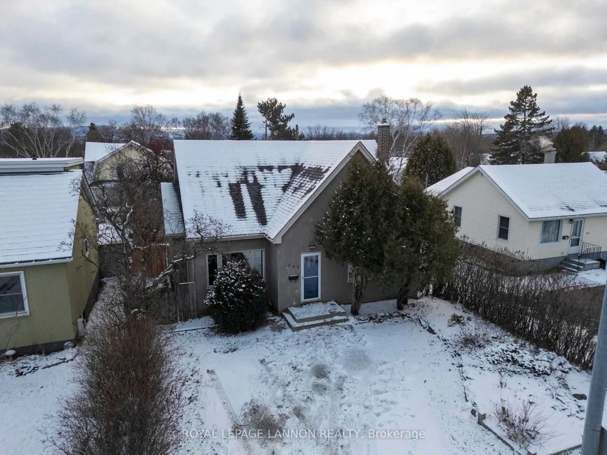 Detached in Thunder Bay