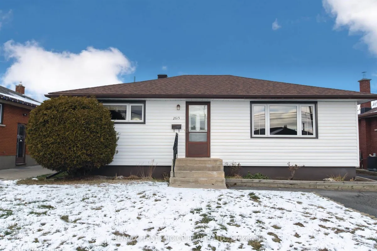Detached in Thunder Bay