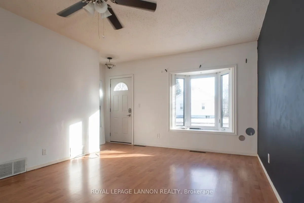 Detached in Thunder Bay