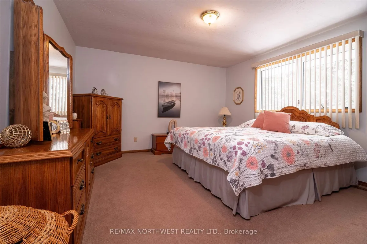 Detached in Kenora