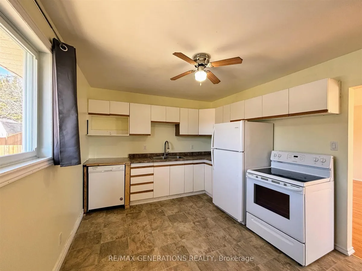 Detached in Manitouwadge