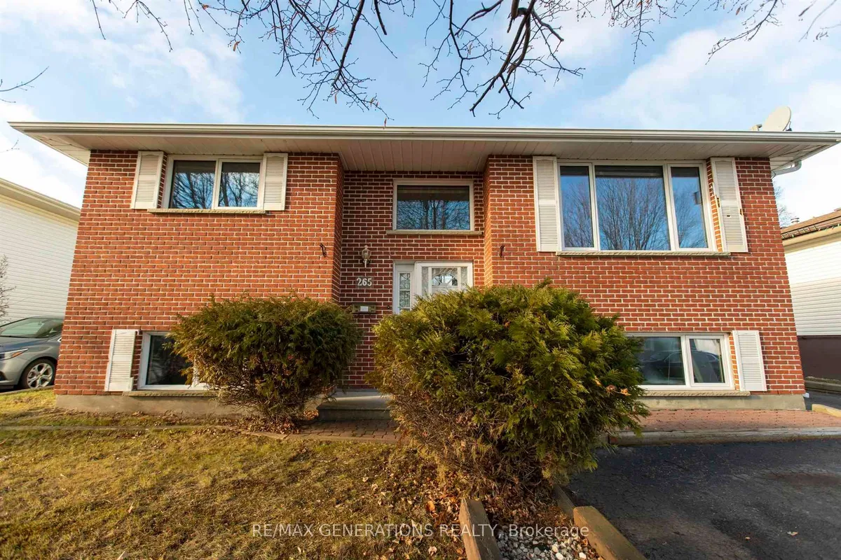 Detached in Thunder Bay