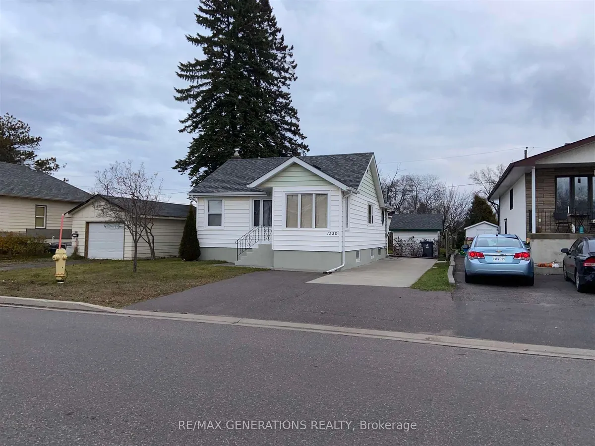 Detached in Thunder Bay