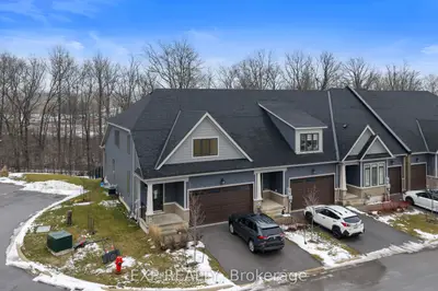 Condo Townhouse in Niagara Falls