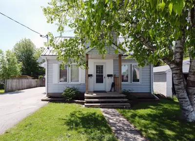 Detached in Belleville