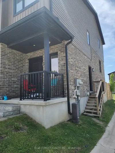 Att/Row/Townhouse in London North