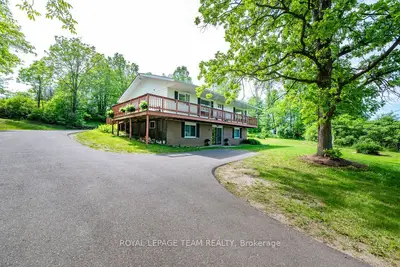 Detached in Horton