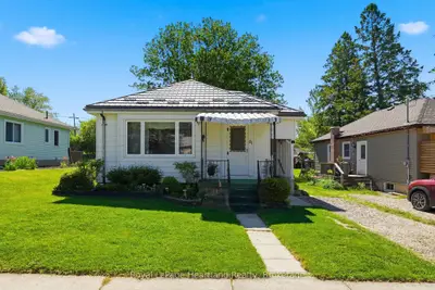 Detached in North Huron