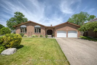 Detached in Niagara Falls