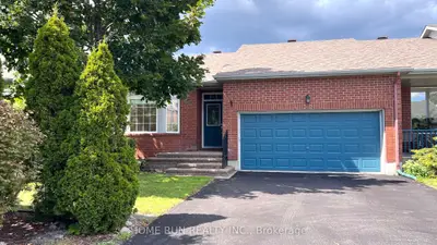 Att/Row/Townhouse in Hunt Club - Windsor Park Village and Area