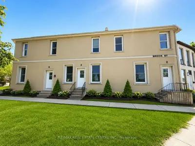Att/Row/Townhouse in Hamilton